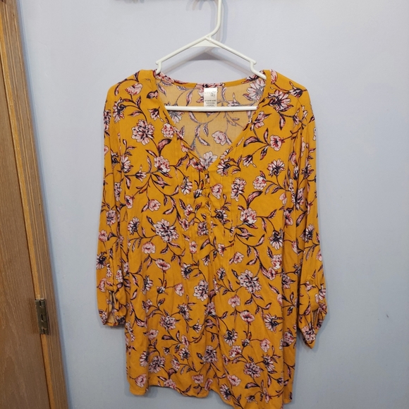 Terra & Sky Tops - Floral 2x mustard yellow flowy top plus 3/4 sleeve